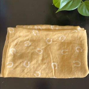 Horseshoe infinity scarf